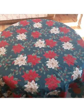 ROUND CHRISTMAS tablecloth poinsettia holly berries cotton Holiday craft fabric